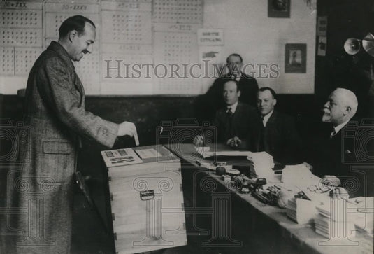 1937 Press Photo M Pauk van Zeeland Belgian Premier & L Degellee at voting - Historic Images