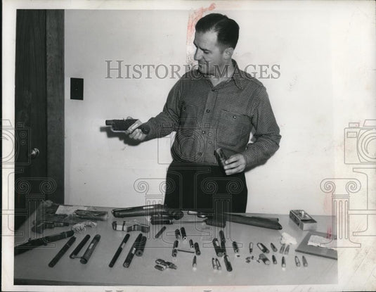 1953 Press Photo Police Sergeant Thomas Lanese & Mayfield Heights Gun Arsenal - Historic Images