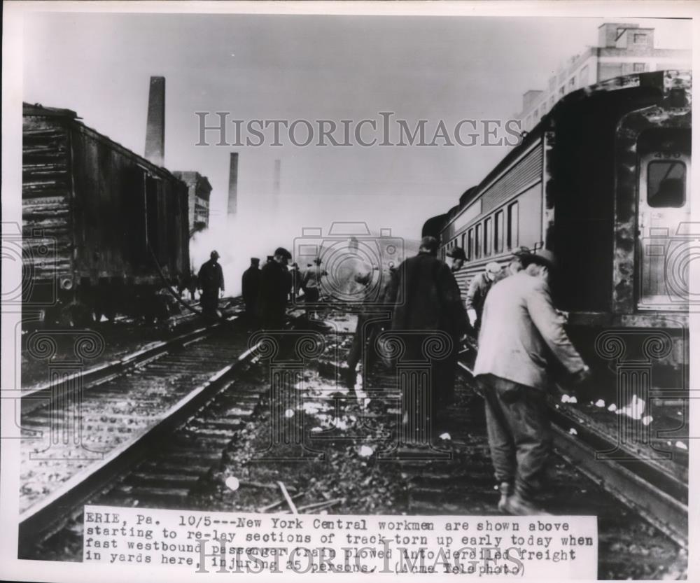 1950 Press Photo of workmen re-laying track after one train collided into - Historic Images