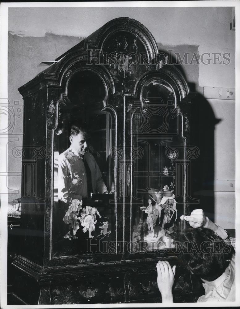 1963 Press Photo Joseph Puca works on Queen Anne cabinet at a furniture co - Historic Images