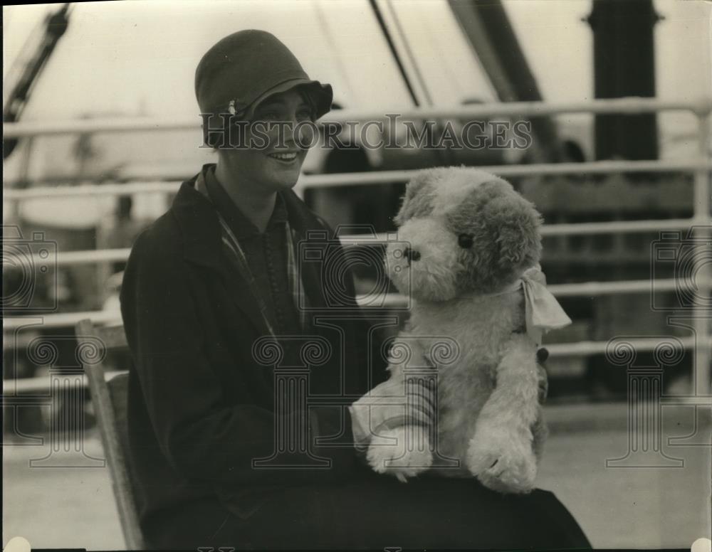 1927 Press Photo Margaret Power w/ Hawaiian doll dog - Historic Images