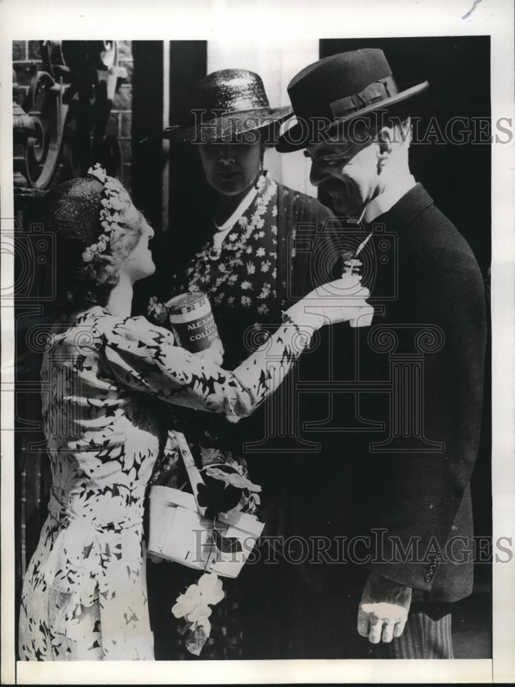 1938 Press Photo British Premier Neville Chamberlain &amp; wife on Rose Day - Historic Images