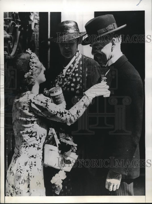 1938 Press Photo British Premier Neville Chamberlain & wife on Rose Day - Historic Images