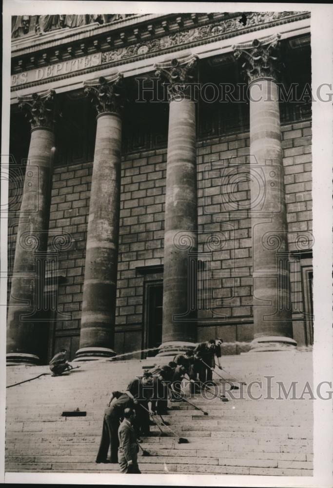 1939 Press Photo Paris FranceChamber of Deputies as workmen clean it - Historic Images