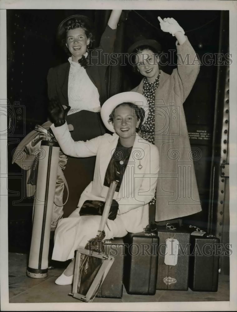 1936 Press Photo L. Stark, L. Kauffman, and D. Thipler waving good bye. - Historic Images