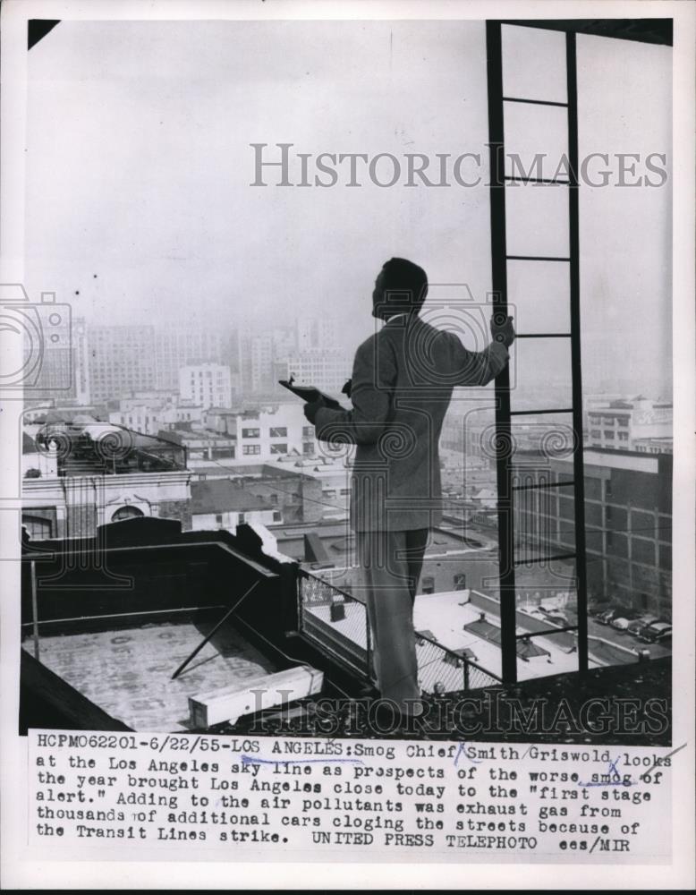 1955 Press Photo Smog Chief Smith Griswold looks at the Los Ageles skyline - Historic Images