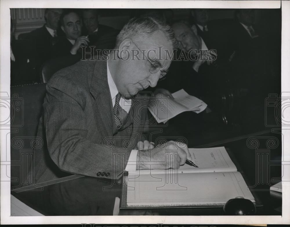 1945 Press Photo Fred Vinson,US Secretary of the Treasury - Historic Images