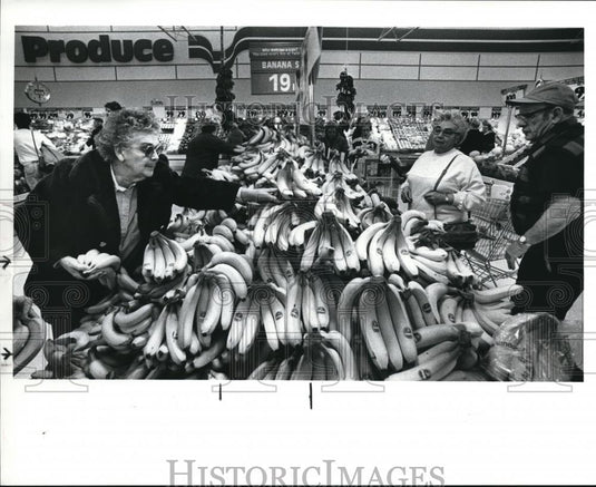 1989 Press Photo The produce section of Twin Valu in Cuyahoga Falls - Historic Images