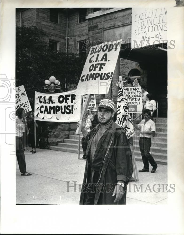 1984 Press Photo Students Demonstrations on Campus in Oberlin College - Historic Images