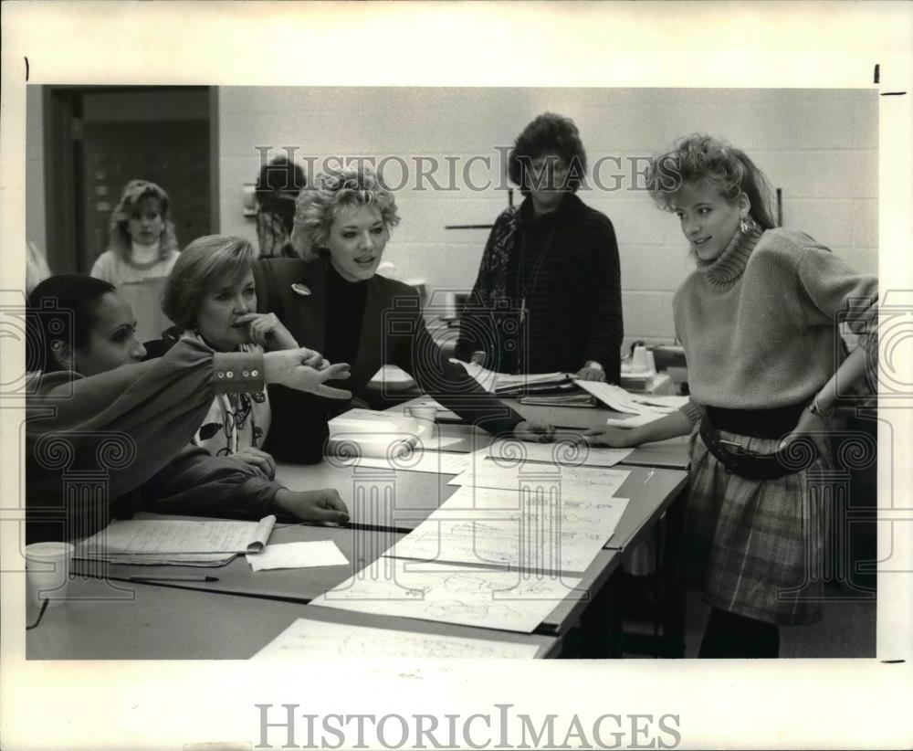 1990 Press Photo At Shannon Rodgers &amp; Jerry Silverman School of Fashion Design - Historic Images