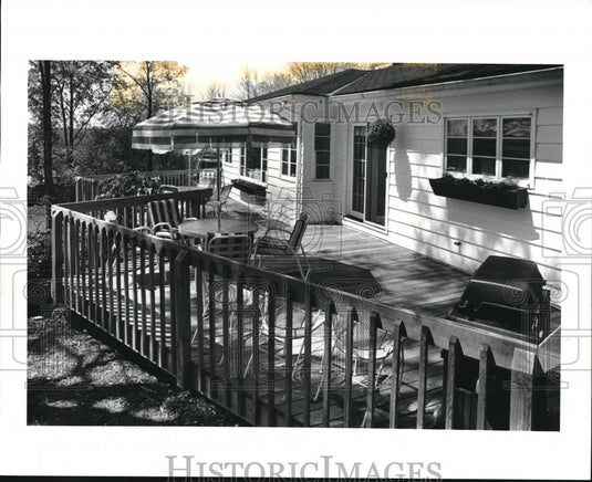 1988 Press Photo Creative Design Deck at Chesterland by Mr. Greisl - Historic Images
