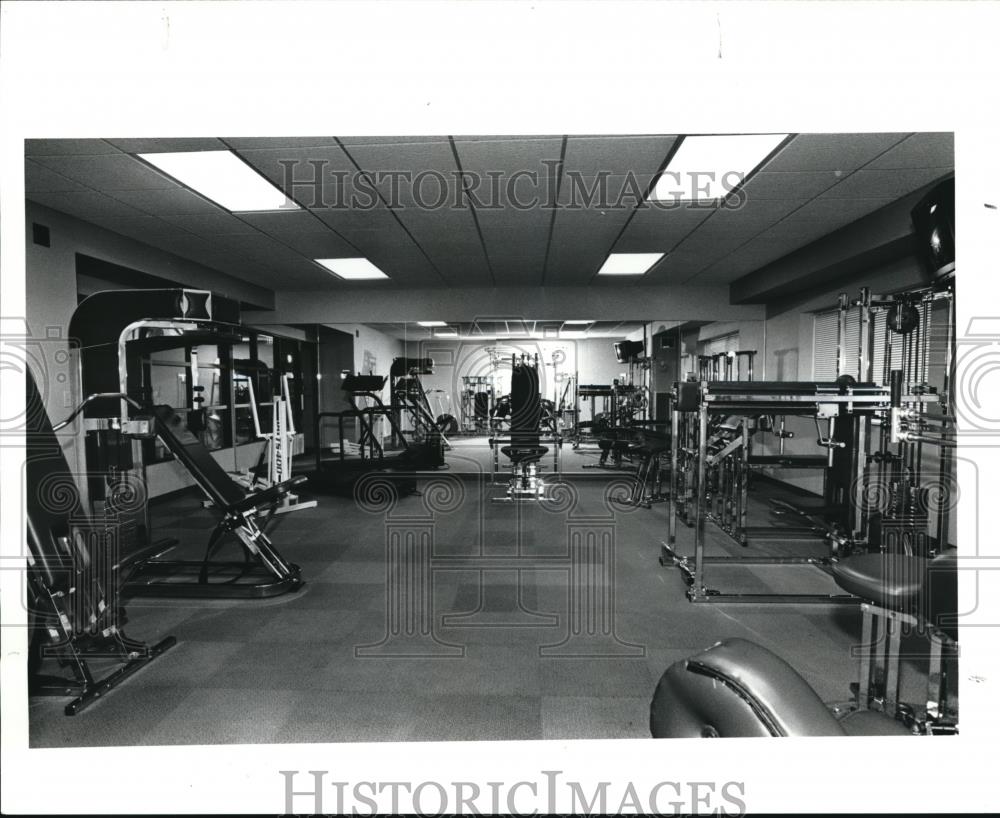 1991 Press Photo The Triangle Apartments 11457 Mayfield Rd - Historic Images