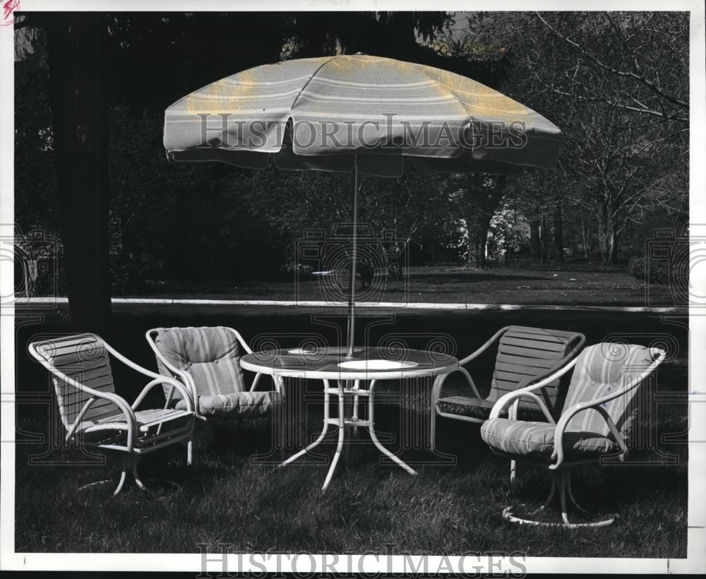 1988 Press Photo Patio furniture - Historic Images