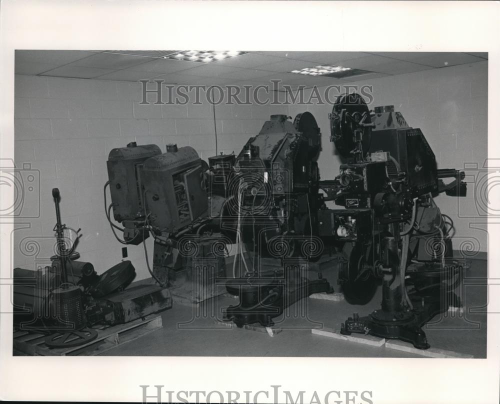 1991 Press Photo Garage Sale Items At City Hall - Historic Images