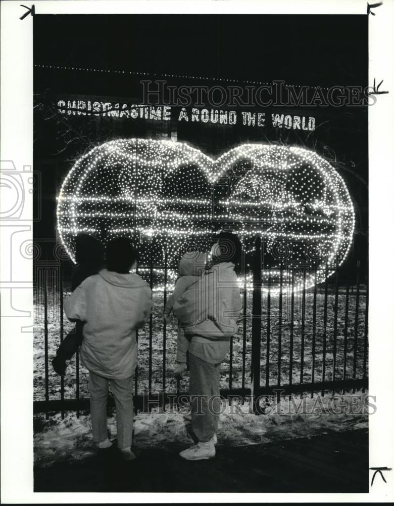 1986 Press Photo The Christmas lights at Nela park - cva70689 - Historic Images