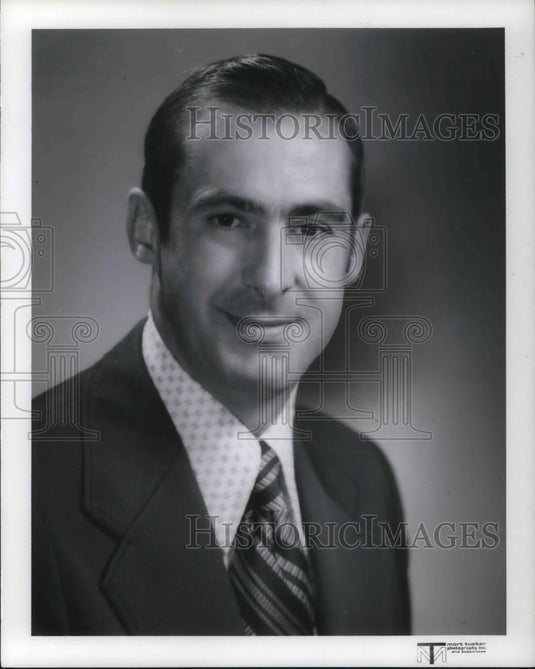 1974 Press Photo Edwin H. Fesenmyer Cleveland Coatings Lab Sherwin-Williams - Historic Images
