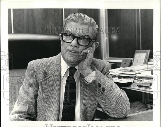 1982 Press Photo Dan Peters, executive vice president of Pioneer savings & Loan - Historic Images