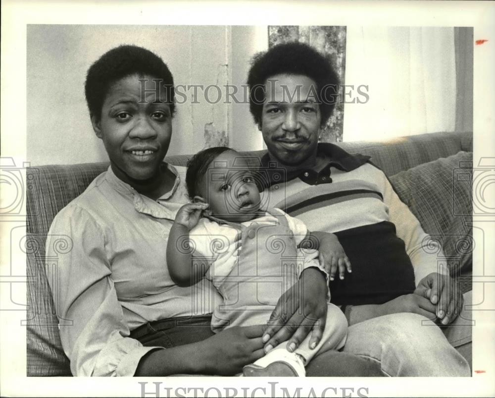 1982 Press Photo Mr. and Mrs. Ronald Rucker with Son Ronald S. Rucker Jr. - Historic Images