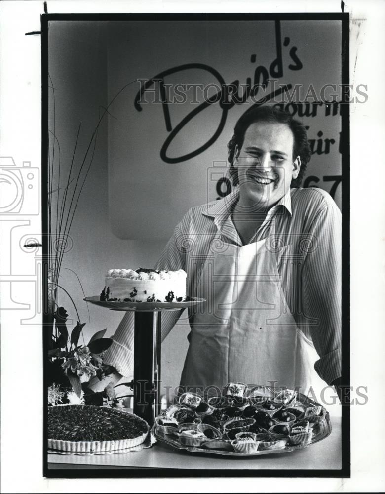 1987 Press Photo David Ravinski in his business David&#39;s Gourmet Catering - Historic Images