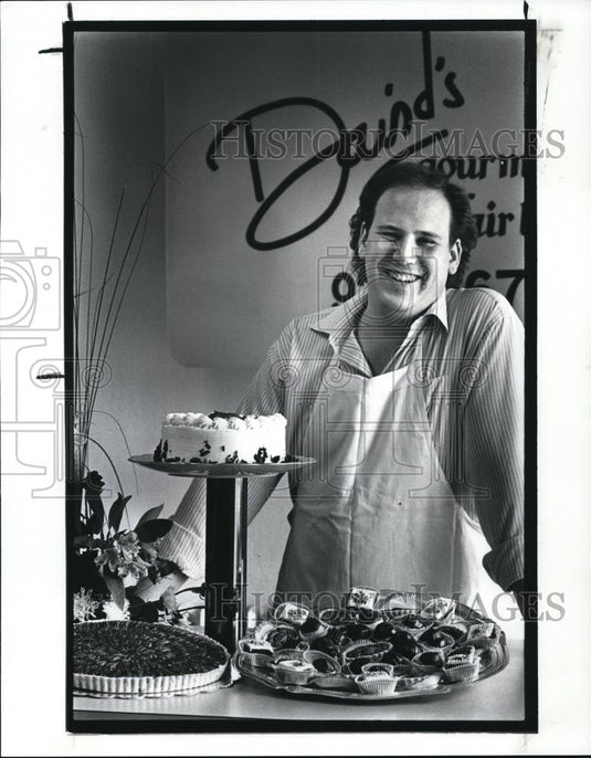 1987 Press Photo David Ravinski in his business David's Gourmet Catering - Historic Images