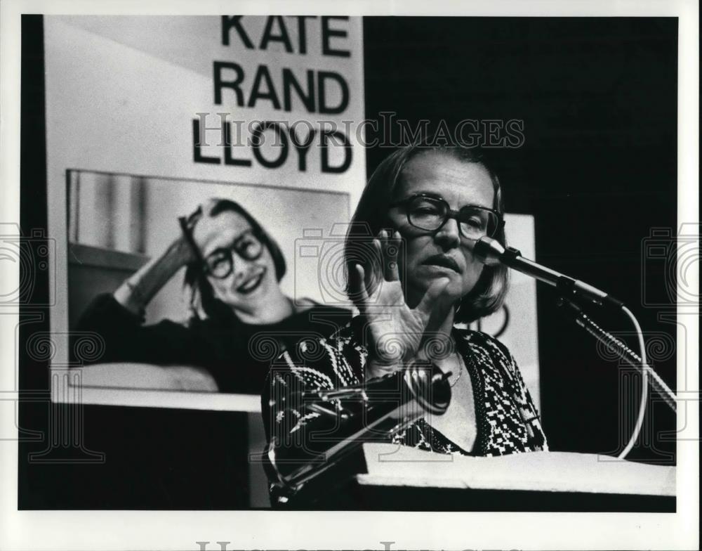 1986 Press Photo Kate Rand Lloyd speaking at the May Co. luncheon - Historic Images