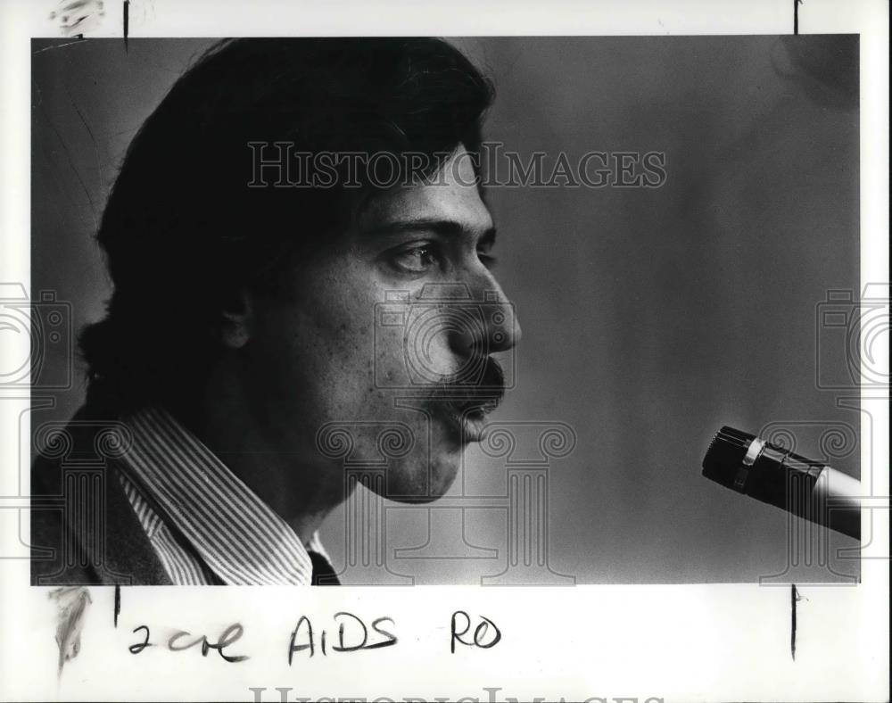 1987 Press Photo Dr. Michael M. Lederman Speaks at Press Conference on AIDS - Historic Images