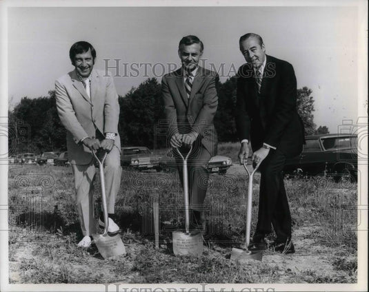 1971 Press Photo Mayor Dale Finley Strongsville William Marquardt W.B. Boyer - Historic Images