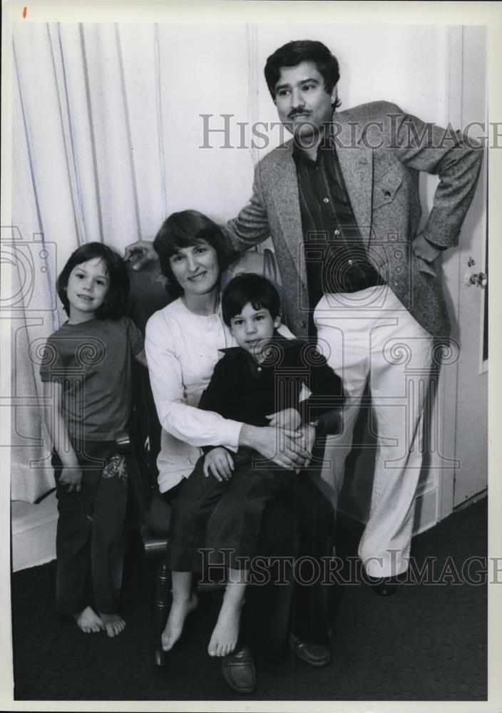 1978 Press Photo Mahammed Quotah and his wife Susan with their children - Historic Images