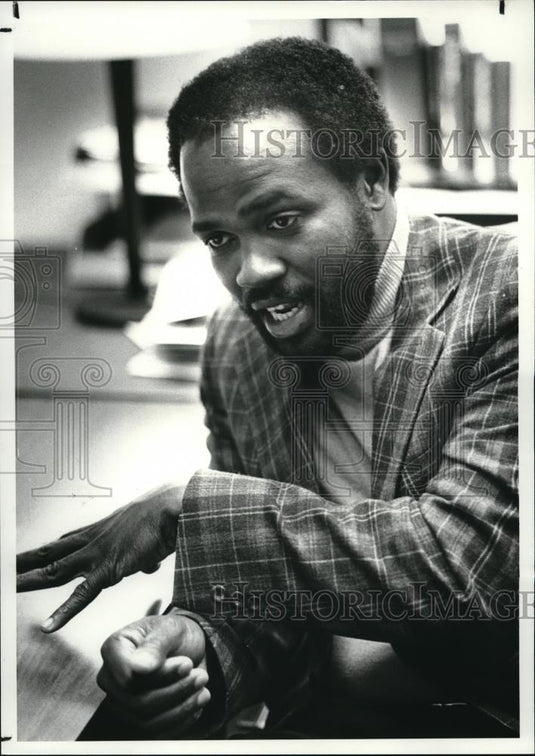 1982 Press Photo Dr Melvin K Peters dept of religious studies at CSU - Historic Images