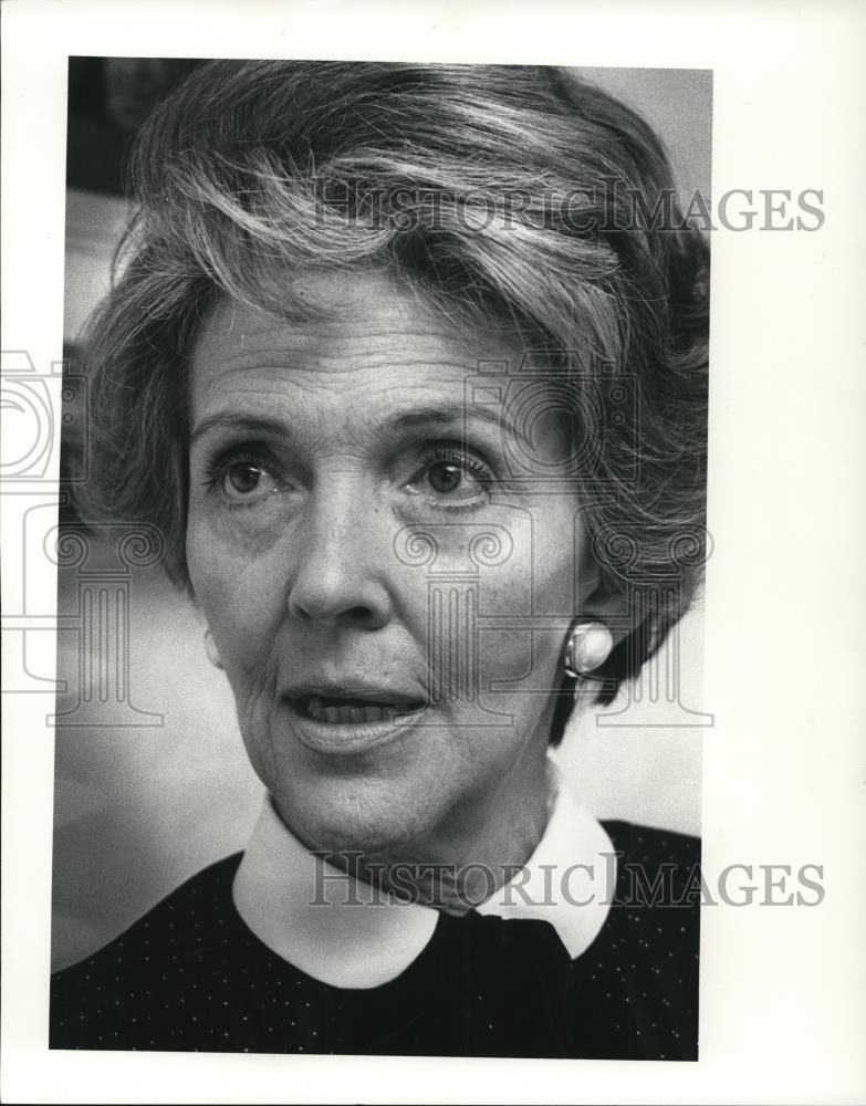 1980 Press Photo Nancy Reagan Look Up - Historic Images