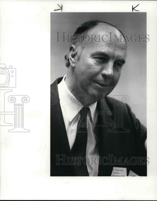 1985 Press Photo Donald S. MacDonald at U.S. and Canadian Conference - Historic Images