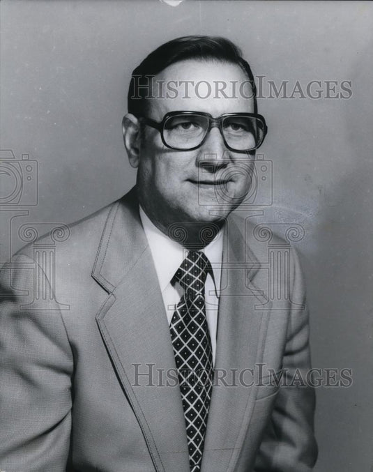 1977 Press Photo Andrew C Putka Ports Director - Historic Images