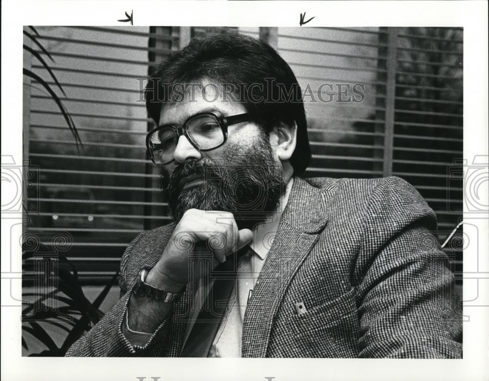 1986 Press Photo Luis Ramirez, psychiatrist at the VA Hospital - Historic Images