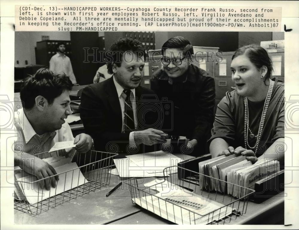 1987 Press Photo Frank Russo Cuyahoga County Recorder with his employees - Historic Images