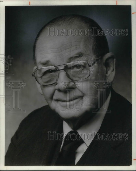 1975 Press Photo Lucien O. Hooper,Security Analyst - cvp22097 - Historic Images