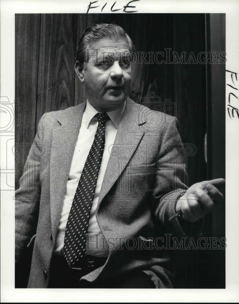 1984 Press Photo Summit County Sheriff&#39;s Chief Richard Mulhearn - Historic Images