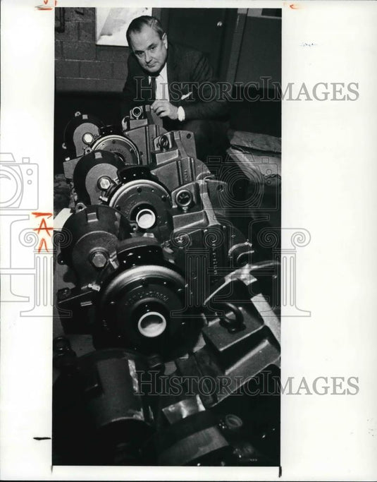 1987 Press Photo John Morley President and CEO of Reliance Electric - Historic Images