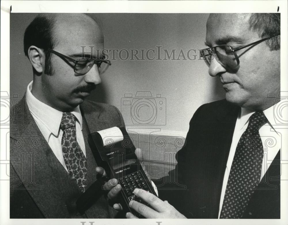 1984 Press Photo Denis J Amato, V Pres Central Bank and Robert F. Meyerson - Historic Images