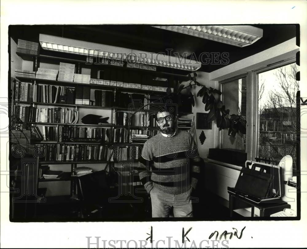 1985 Press Photo CWRU Professor, Dr. Arnold Reismna, chairman of operations - Historic Images