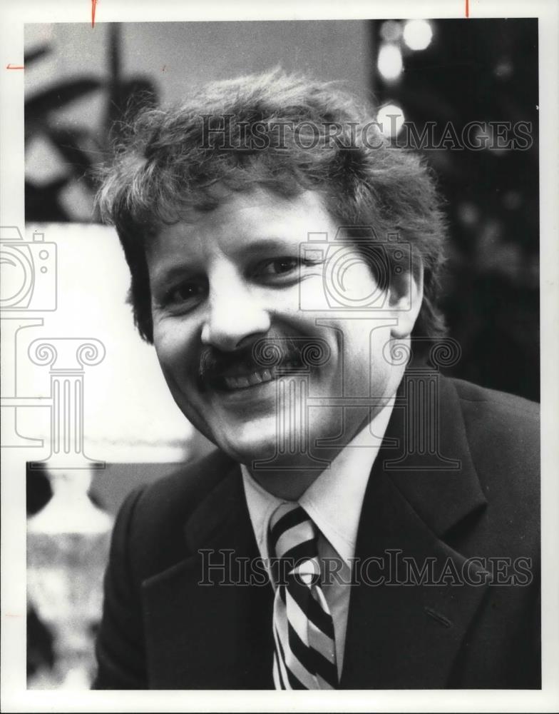 1980 Press Photo Doctor Charles Moore - Historic Images