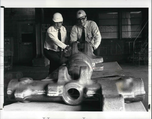 1987 Press Photo LTV Steel officials Russell W. Maier and John C. Vaught - Historic Images