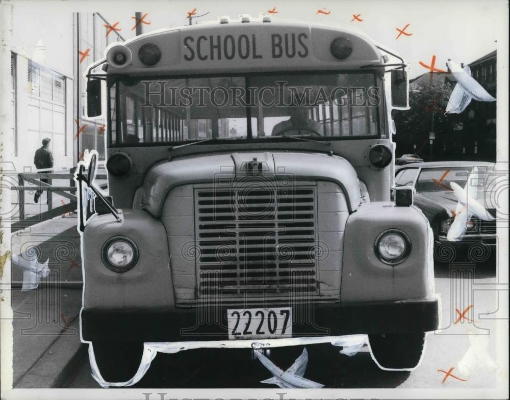 1977 Press Photo School Bus for Cleveland School Integration - Historic Images