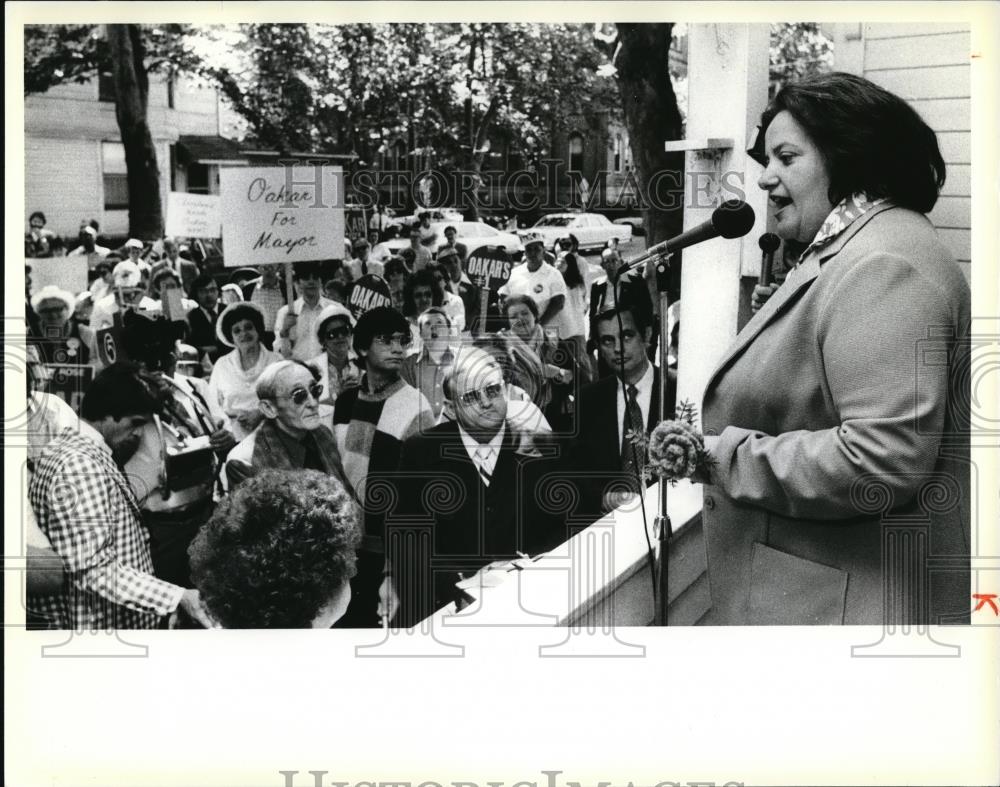 1979 Press Photo Mary Rose Oakar talks to Rally from paid of the Home - Historic Images