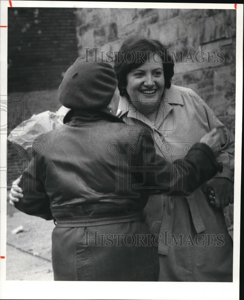 1980 Press Photo Congresswoman Mary Rose Oaker with Mrs. Anna Olak - Historic Images