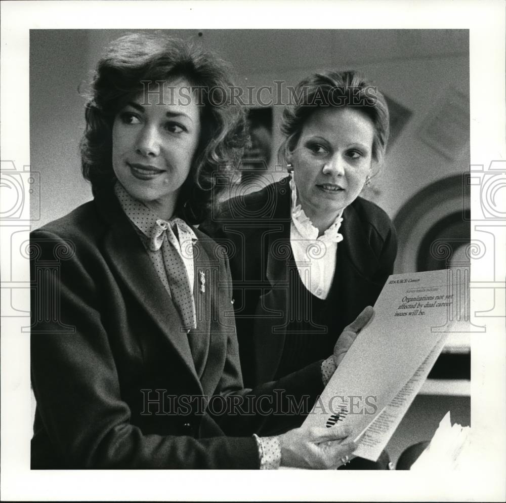 1983 Press Photo Claire A. Scott Miller, and Linda Darus Clark - Historic Images