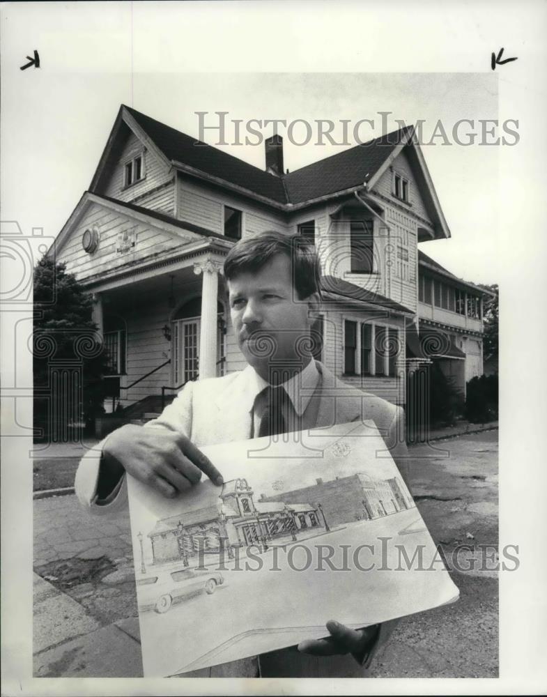 1986 Press Photo Steve McQuillin on site of new McDonalds - Historic Images