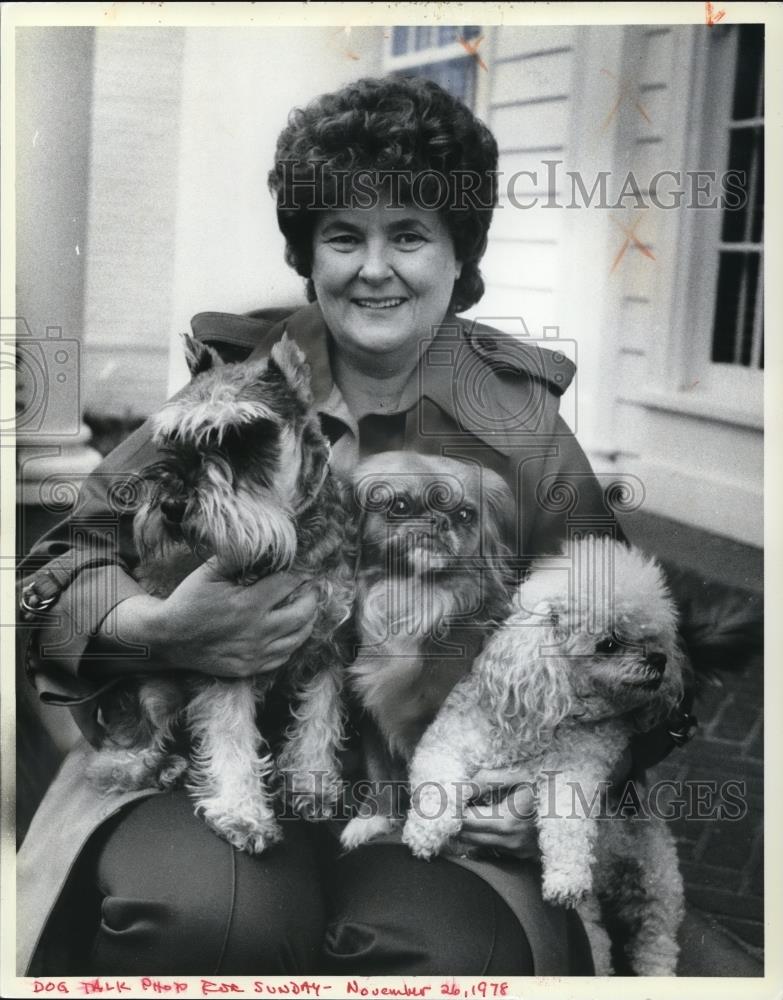 1978 Press Photo Huntny valley police chiefs wife Mrs Gerry and her three dogs - Historic Images