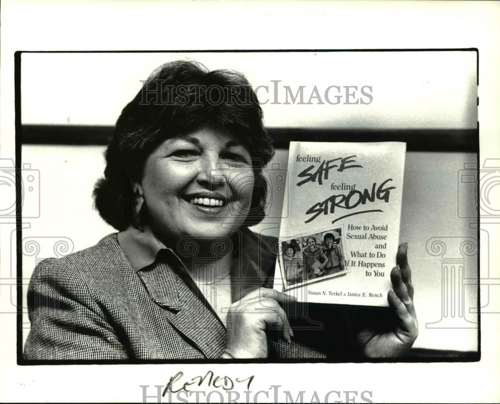 1985 Press Photo Janice Rench, author - Historic Images