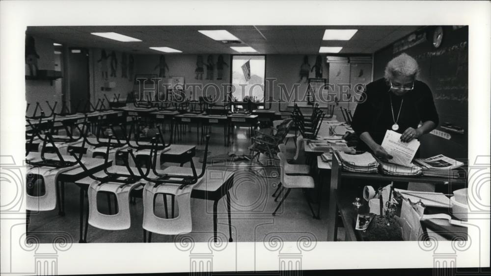 1980 Press Photo Mrs Barbara J. Neely, 3d Grade teacher at Case Elementary Schl - Historic Images