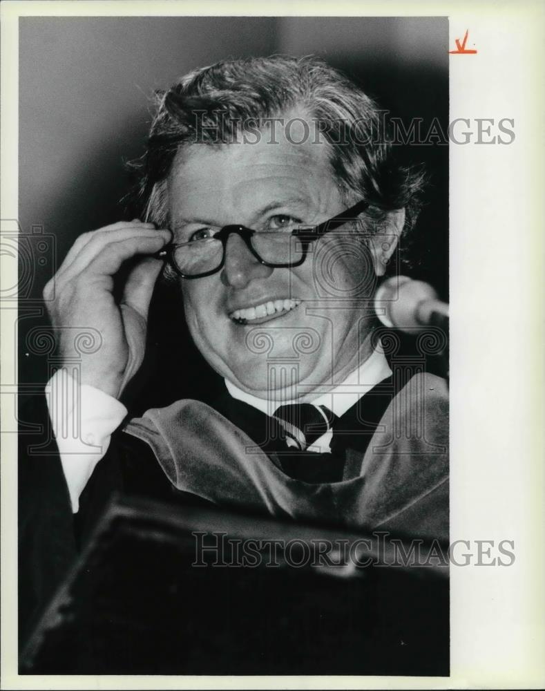 1979 Press Photo Senator Edward Kennedy speech at Cleveland Hall - Historic Images